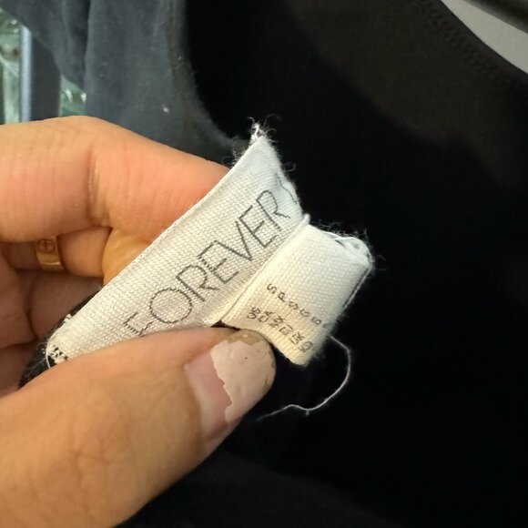 Simple Black Dress - Picture 4 of 4